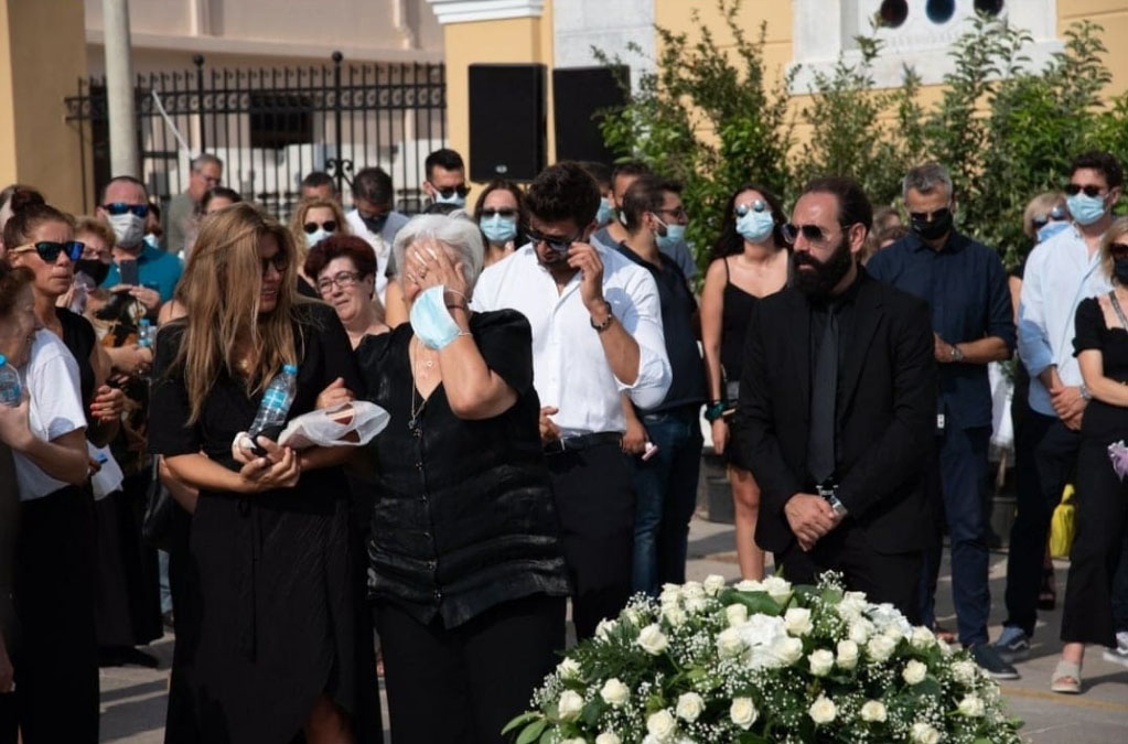 Ράγισαν καρδιές στην κηδεία της 7 χρονης Αναστασίας – Απαρηγόρητη η οικογένεια της Ερ. Πρεζεράκου