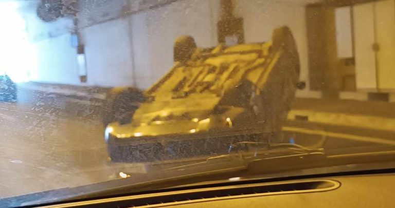 Αττική Οδός: Σοβαρό τροχαίο, αναποδογύρισε ΙΧ, μεγάλες καθυστερήσεις Αττική Οδός: Σοβαρό τροχαίο, αναποδογύρισε ΙΧ, μεγάλες καθυστερήσεις