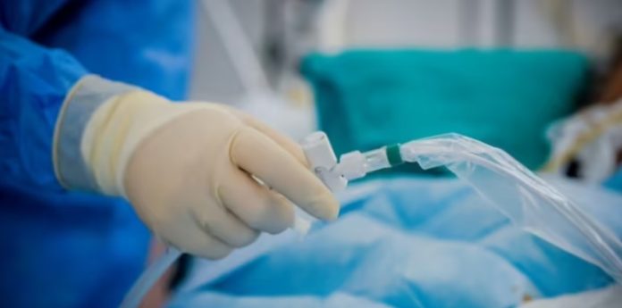 Διασωληνωμένη στο νοσοκομείο 11χρονη, έπεσε από βυτιοφόρο