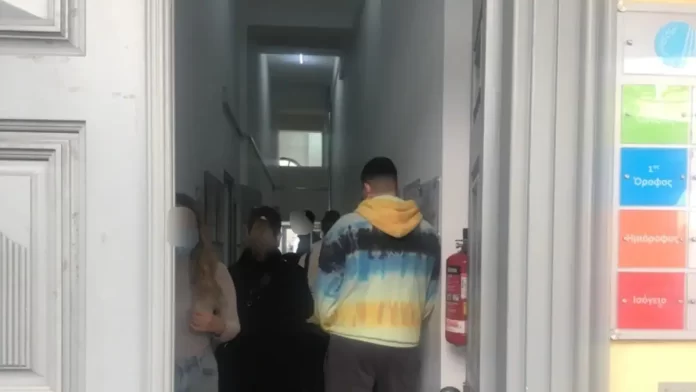 Αμέσως μετά τη γνωστοποίηση του κρούσματος στο Πανεπιστήμιο, δόθηκε εντολή να κλείσουν οι χώροι, όπου βρέθηκε τις τελευταίες ημέρες ο 20χρονος