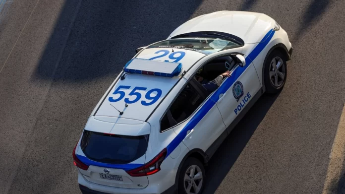 Δικογραφία σε βάρος γνωστού τράπερ για ξυλοδαρμό της συντρόφου του