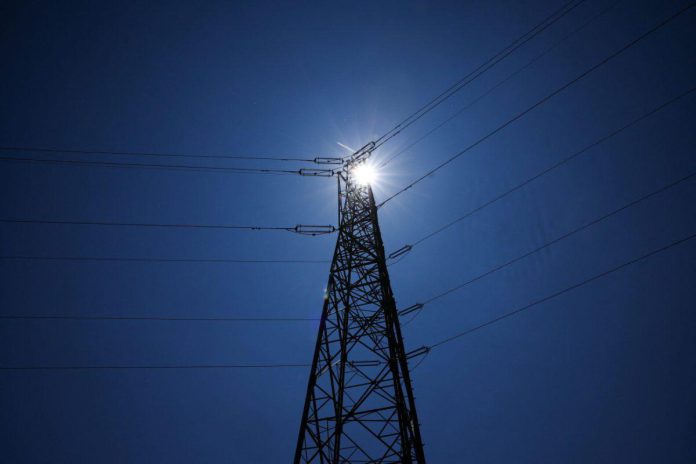 Μπλακ άουτ επικρατεί στην Ισπανία και την Πορτογαλία, μετά από κατάρρευση που υπέστη το ηλεκτρικό δίκτυο. Οι υποψίες για τη διακοπή του ηλεκτρικού ρεύματος και το σπάνιο φαινόμενο που μπορεί να την προκάλεσε.