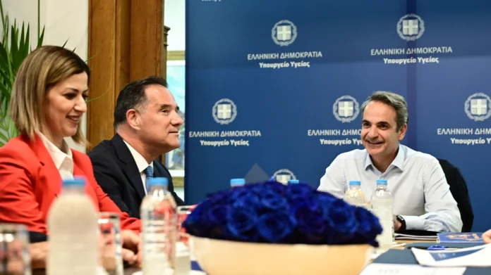«Θα είναι μια ακόμα σημαντική βοήθεια στους πολίτες ώστε να μπορούν να παίρνουν απαντήσεις σε δύσκολες και σύνθετα προβλήματα», υπογράμμισε ο πρωθυπουργός.