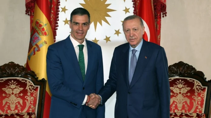 Οι δύο χώρες θα συνεχίσουν τις προσπάθειες για την προώθηση της συνεργασίας τους σε τομείς, όπως στην αμυντική βιομηχανία και τις μεταφορές.