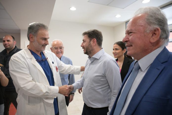 «Ο ελληνικός λαός πληρώνει τις δεύτερες μεγαλύτερες ιδιωτικές δαπάνες υγείας σε όλη την Ευρώπη», επισήμανε ο πρόεδρος του ΠΑΣΟΚ - ΚΙΝΑΛ Νίκος Ανδρουλάκης.