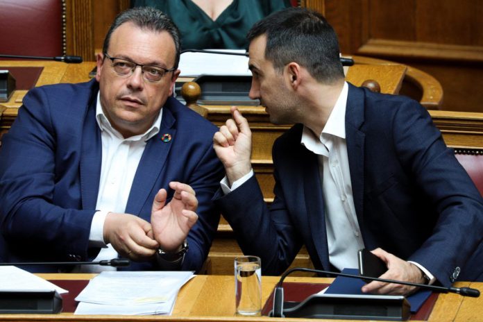 Μετά την απόφαση του ΣΥΡΙΖΑ να συμπεριληφθεί στην πρότασή της για προανακριτική και τον πρωθυπουργό η συνεργασία με τη Νέα Αριστερά δεν προχωράει.