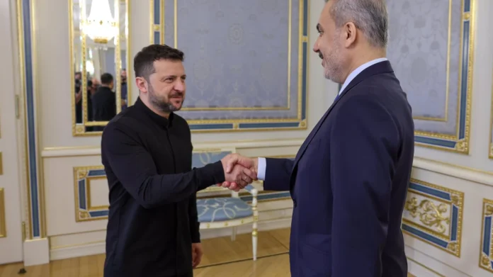 «Βρισκόμαστε σε σημείο καμπής του πολέμου, υπάρχουν δύο δρόμοι: είτε κλείνουμε τα μάτια στη συνέχιση της αιματοχυσίας είτε πετυχαίνουμε διαρκή ειρήνη εντός του έτους» είπε ο Φιντάν από το Κίεβο, κατά τις συναντήσεις με Ζελένσκι και Σιμπίχα.