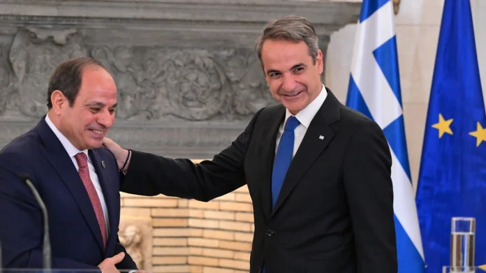 Τι έλεγε ο Αιγύπτιος πρόεδρος στη συνάντηση με τον Κυριάκο Μητσοτάκη στις 7 Μαΐου: «Το αιγυπτιακό κράτος και εγώ προσωπικά δεσμευόμαστε ότι τη μέχρι σήμερα σχέση του αιγυπτιακού κράτους με τη Μονή Σινά δεν μπορεί ούτε πρόκειται να την πειράξει κανείς».
