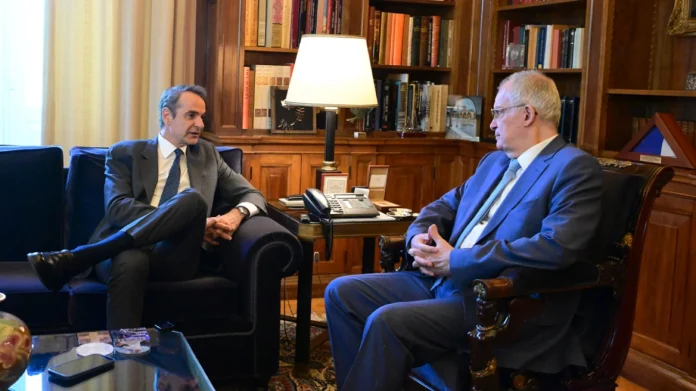 Στη συνάντησή του με τον Πρόεδρο της Δημοκρατίας είπε ότι θα ζητήσουμε αναθεώρηση του άρθρου 86 περί ευθύνης υπουργών του άρθρου 16 για την ανώτατη εκπαίδευση, του άρθρου 24 χωρίς εκπτώσεις στα ζητήματα της προστασίας του περιβάλλοντος.
