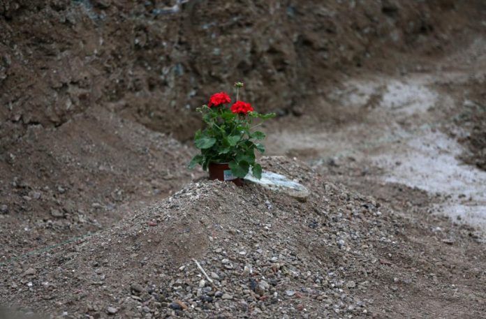«Διεκδικούμε σεβασμό στην ιστορική μνήμη με όσα θεσμικά και ηθικά προβλέπονται για τα κατάλοιπα των εκτελεσθέντων στο Επταπύργιο», υπογραμμίζει ο Σύλλογος Ελλήνων Αρχαιολόγων.