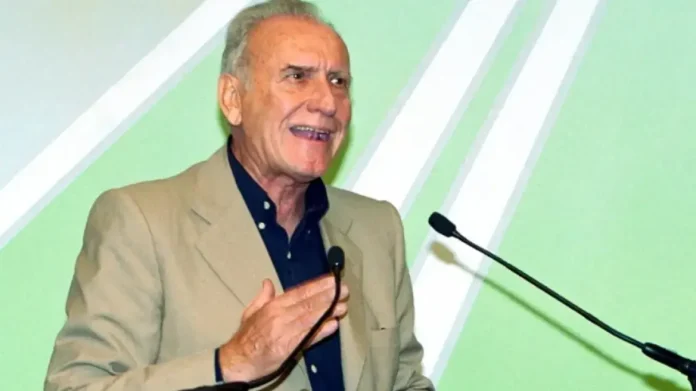 Τον θάνατό του έκανε γνωστό ο γιος του, Κωσταντίνος με ανάρτηση στα κοινωνικά δίκτυα.