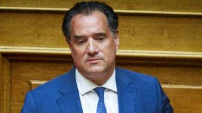 Ο Άδωνις Γεωργιάδης υποστήριξε ότι έλαβε ευχαριστήριο γράμμα από «Άγγλο ασθενή», ωστόσο η ανάρτηση τού γύρισε μπούμερανγκ, καθώς δεκάδες χρήστες υπογραμμίζουν τα πολλά συντακτικά λάθη σε αυτό.