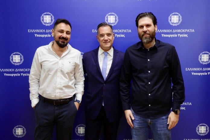 «Η Ομάδα Αλήθειας είναι πηγή επιτυχίας, και όχι ζημιάς» για τον Άδωνι Γεωργιάδη που κάλεσε τα... παιδιά της «Ομάδας Αλήθειας» να συναντηθούν στο γραφείο του. «Ο λαδέμπορος και τα τρολάκια του», σχολίασε βιτριολικά ο Παύλος Πολάκης.
