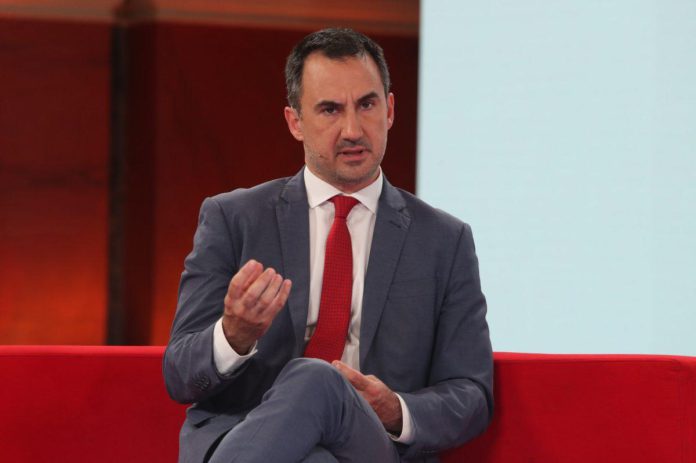 «Ο αντιφασισμός της εποχής μας απαιτεί ενότητα και αγώνα. Απαιτεί ένα σύγχρονο αντιφασιστικό μέτωπο για την Ειρήνη, την Ισότητα, την Ελευθερία», επισήμανε ο πρόεδρος της Νέας Αριστεράς Αλέξης Χαρίτσης.