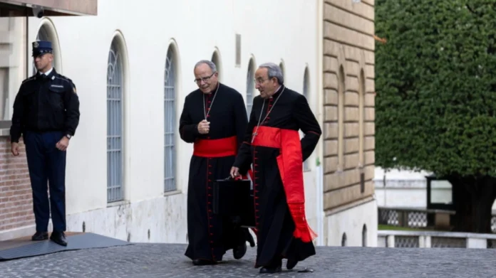 Η τηλεφωνική επικοινωνία θα αποκατασταθεί μετά την ανακοίνωση της εκλογής του νέου ποντίφικα - Δεν θα επηρεαστεί η πλατεία του Αγίου Πέτρου.