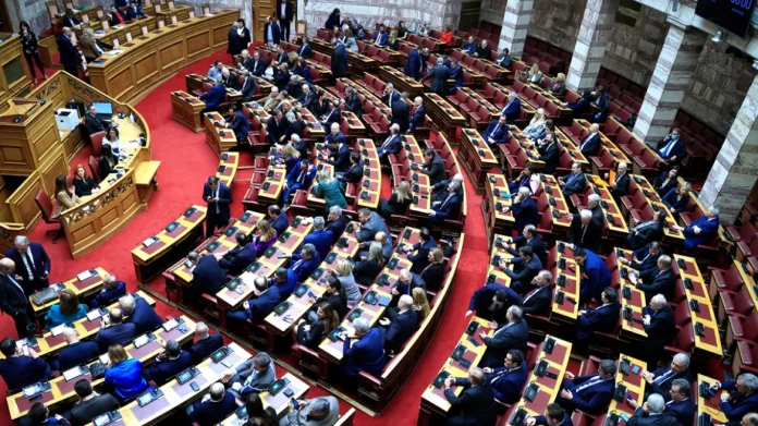 Σύμφωνα με πληροφορίες, το κυβερνών κόμμα προσανατολίζεται σε άσκηση πλημμεληματικής δίωξης για τον πρώην υπουργό και εκτιμά ότι μπορεί να εφαρμοστεί και στην περίπτωσή του το λεγόμενο «μοντέλο Τριαντόπουλου.