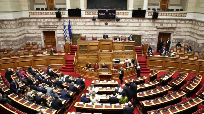 Δείτε την πρόταση του κόμματος της αξιωματικής αντιπολίτευσης - Τι αναφέρει για τον Κώστα Καραμανλή -Πώς επιχειρεί να στοιχειοθετήσει κακουργήματα - Γιατί συμπεριελήφθη η περίοδος Σπίρτζη, παρά την παραγραφή των όποιων αδικημάτων.