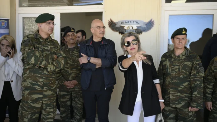 Εκτός πραγματικότητας κάθε θεώρηση των Δωδεκανήσων ή του συμπλέγματος της Μεγίστης ως απομονωμένου, είπε ο υπουργός Άμυνας κατά την επίσκεψη σε Καστελλόριζο και Ρω.