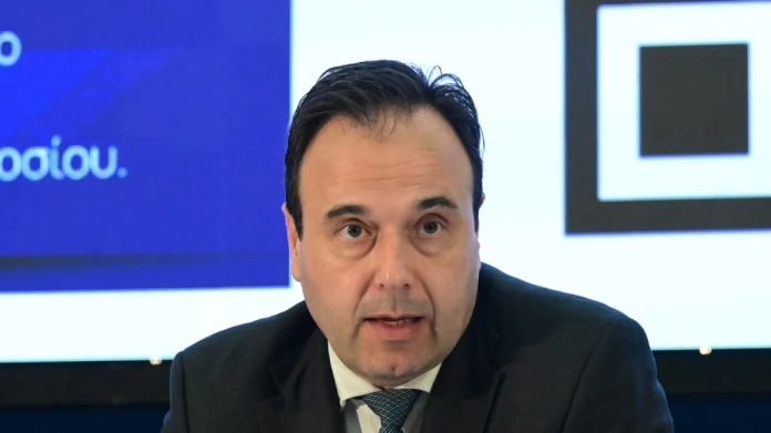 Στο θέμα του προσωπικού αριθμού που αναμένεται να εφαρμοστεί μέσα στις επόμενες ημέρες με τη λειτουργία της σχετικής πλατφόρμας.