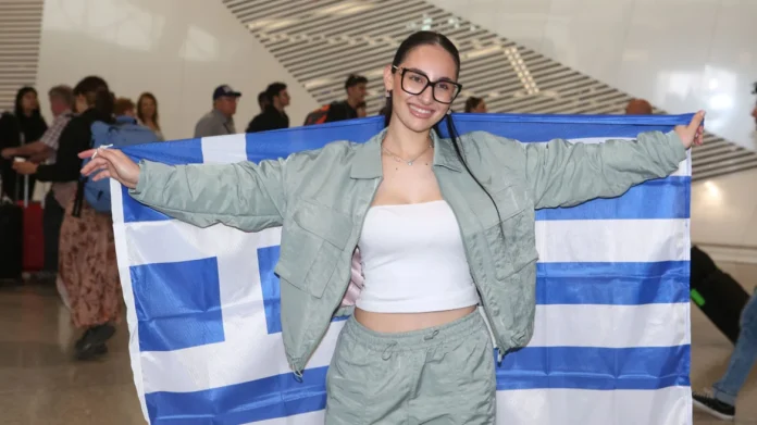 Η Κλαυδία αναχώρησε για τη Βασιλεία με την ελληνική αποστολή - Είμαστε προετοιμασμένοι για όλα, δήλωσε για τη Eurovision Μαζί της ο Φωκάς Ευαγγελινός και οι Arcade.