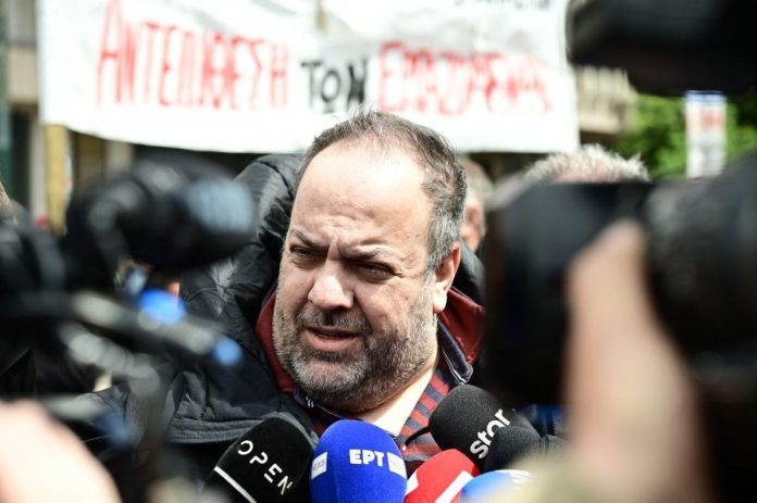 «Δυστυχώς, οι ηγεσίες του ΠΑΣΟΚ και του ΚΚΕ αρνήθηκαν το αυτονόητο», σχολιάζουν πηγές από τη Νέα Αριστερά - Πέραν των προέδρων συνυπογράφουν και οι γραμματείς των δύο κοινοβουλευτικών ομάδων.