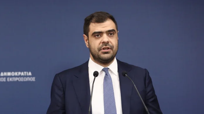 Η Ελλάδα και με αυτό το βήμα και με πολλά άλλα, τις πάνω από 1.500 νέες ψηφιακές υπηρεσίες, εκσυγχρονίζεται σε όλα τα επίπεδα, τόνισε ο κυβερνητικός εκπρόσωπος.