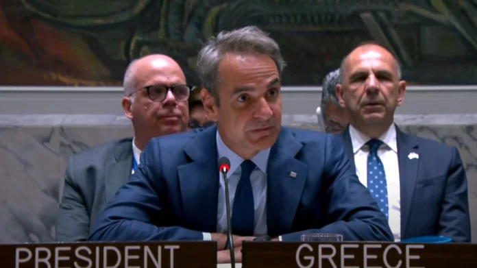 O πρωθυπουργός στην παρέμβασή του στο Συμβούλιο Ασφαλείας για τη θαλάσσια ασφάλεια, αναφέρθηκε στις ασύμμετρες απειλές όπως το λαθρεμπόριο, η τρομοκρατία, η πειρατεία, οι υβριδικές επιθέσεις, αλλά και η κλιματική αλλαγή.