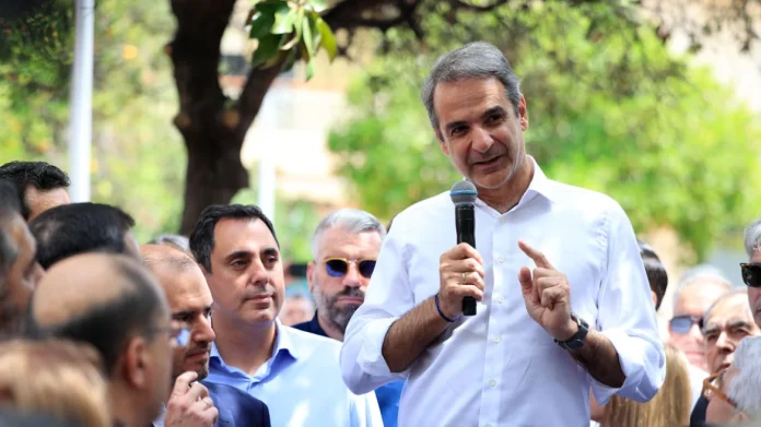 Ο πρωθυπουργός βρέθηκε στο ανακαινισμένο Κέντρο Υγείας το οποίο ανέφερε ως σύμβολο συνέπειας - Μίλησε για κρίσιμες τομές στην οικονομία, την εργασία και την άμυνα, προειδοποιώντας για τον κίνδυνο επιστροφής στον λαϊκισμό.