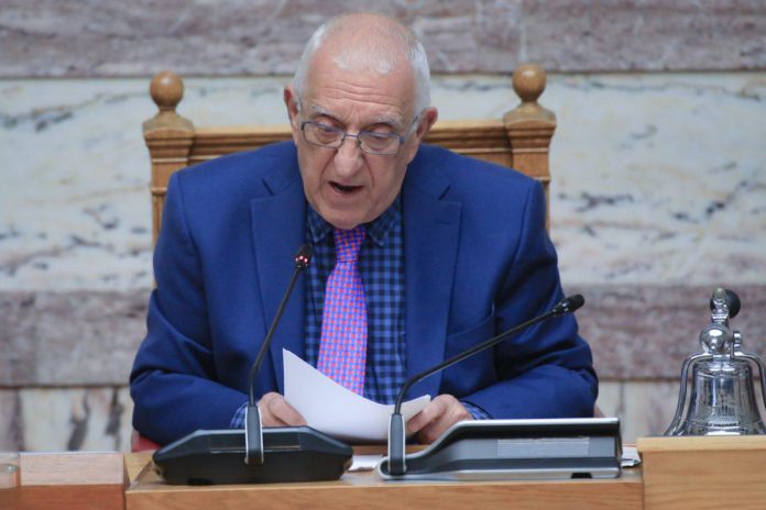 Ο Νικήτας Κακλαμάνης ανακοίνωσε πώς θα γίνει χρήση της τεχνολογίας και θα μπαίνει ο λεγόμενος «κόφτης» στους βουλευτές που ξεπερνούν κατά πολύ τον προβλεπόμενο χρόνο στις τοποθετήσεις τους.