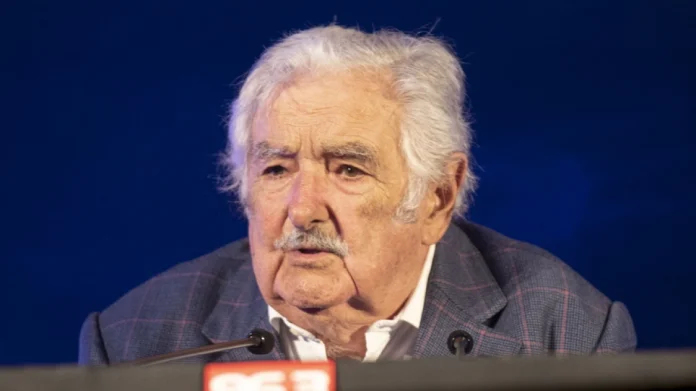 Είχε διαγνωστεί με καρκίνο στον οισοφάγο, αλλά πλέον έχει σταματήσει τις θεραπείες.