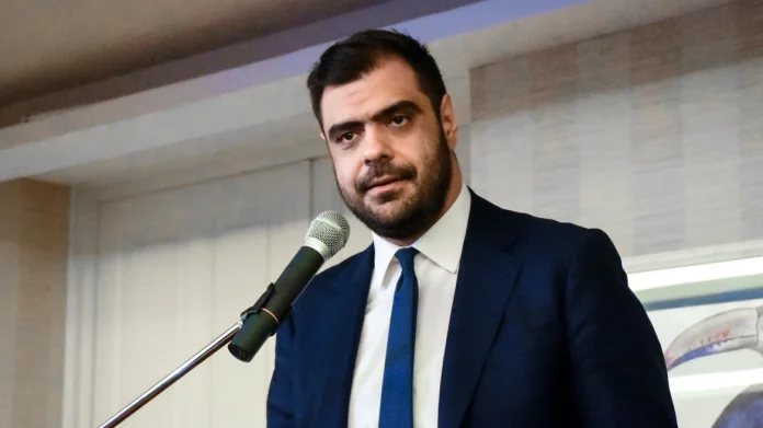 Κυρώσεις όπως για τους διοικητές νοσοκομείων για τους πρυτάνεις που δεν εφαρμόζουν τον νόμο, είπε ο κυβερνητικός εκπρόσωπος - «Έσπασες, θα πληρώσεις, και αν δεν πληρώσεις άμεσα το πρόστιμο θα πάει στο ΑΦΜ».
