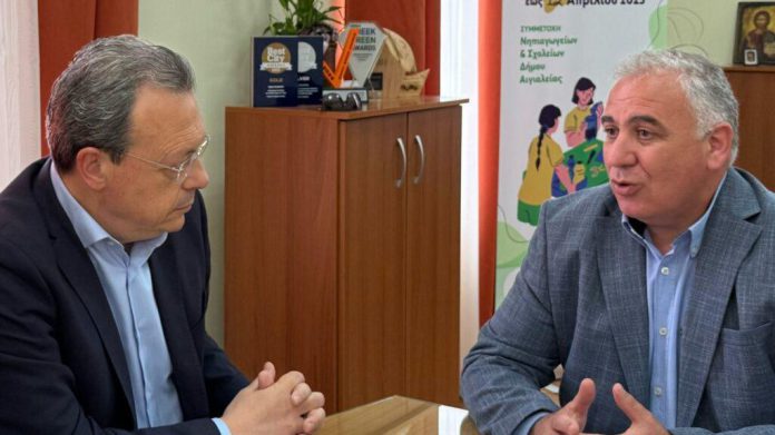 Ο Σωκράτης Φάμελλος, σε δηλώσεις του μετά τη συνάντησή του με τον Δήμαρχο Αιγιαλείας, ανέφερε επίσης ότι «είναι ντροπή για την Ελλάδα το 2025 να είναι απομονωμένοι οι δήμοι».