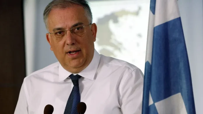 Τόνισε πως ο Νόμος προβλέπει επενδυτικά καθεστώτα συνολικού ύψους άνω του 1 δισ. ευρώ για την περίοδο 2025-2026.
