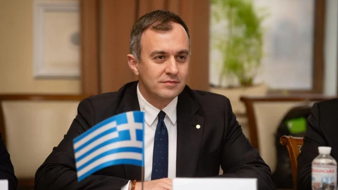 Αναφερόμενος στο ζήτημα της ευρωπαϊκής στήριξης, ξεκαθάρισε πως «καμία ειρήνη δεν μπορεί να υπάρξει χωρίς το Κίεβο στο τραπέζι των διαπραγματεύσεων».
