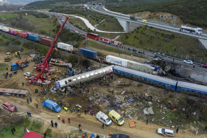 Μόλις 35 βουλευτές έχουν ενημερωθεί για τη δικογραφία για τα Τέμπη.