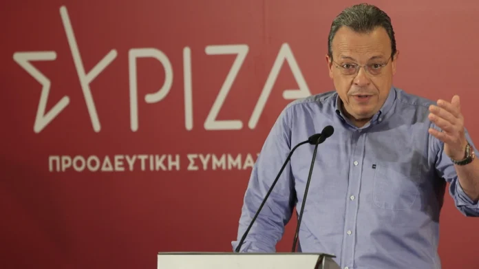 «Σας καλώ να συμμετέχετε στην Αύξηση Μετοχικού Κεφαλαίου για το ΚΟΚΚΙΝΟ και να εγγραφείτε συνδρομητές στην ΑΥΓΗ. Ώστε να στηριχθούν οι εργαζόμενοι και η αναδιοργάνωση των κομματικών μέσων» αναφέρει ο πρόεδρος του ΣΥΡΙΖΑ.