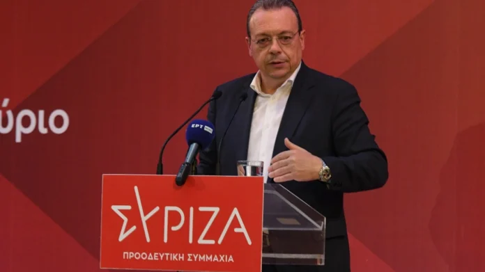 Η Κουμουνδούρου δεν απορρίπτει, κατά πληροφορίες, το ενδεχόμενο να συνυπογράψουν την πρότασή της πρώην βουλευτές του ΣΥΡΙΖΑ που μεταπήδησαν στο Κίνημα Δημοκρατίας.