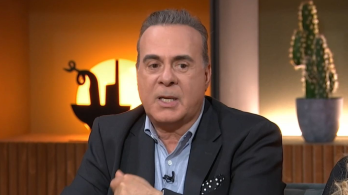 Ο παρουσιαστής μίλησε για τον μουσικό διαγωνισμό και αποκάλυψε ποια ελληνική συμμετοχή ξεχωρίζει.