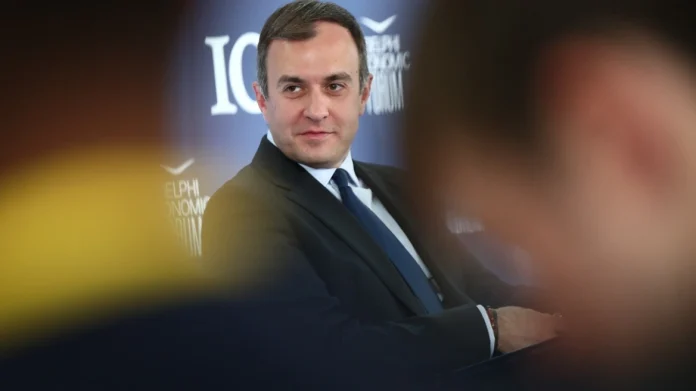 «Είκοσι δευτερόλεπτα τουρκικών σε μία δεκάλεπτη αγγλική ομιλία, αποκλειστικά και μόνο, για να στείλω αυτό το αδιαμεσολάβητο μήνυμα» είπε ο υφυπουργός Εξωτερικών.