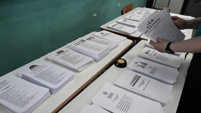 Κατέθεσαν ερώτηση προς τον υπουργό Εσωτερικών - Επισημαίνουν τις δηλώσεις Δρυμιώτη ότι αρκετές φορές αντιπρόσωποι προσθέτουν σταυρούς όταν δουν ότι δεν έχουν συμπληρωθεί οι προβλεπόμενοι.