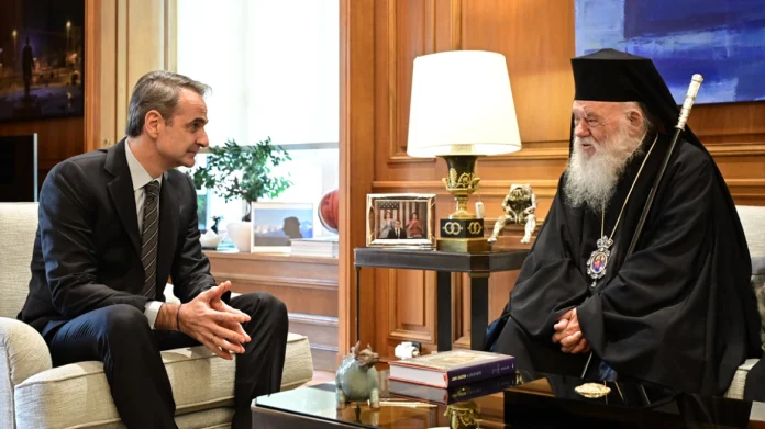 Το τετ α τετ είχε διάρκεια, με τον Αρχιεπίσκοπο να αποχωρεί αργά το βράδυ από την πρωθυπουργική κατοικία.