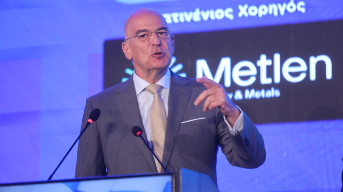 Έχουμε κάνει μια καινούρια δομή, έχουμε προχωρήσει και θα προχωρήσουμε σε συγχωνεύσεις στρατοπέδων, μονάδων, σχηματισμών, αλλά το κυριότερο είναι να αλλάξουμε την κουλτούρα, είπε ο υπουργός Εθνικής Άμυνας