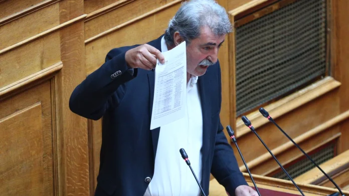 «Ο ΣΥΡΙΖΑ δοκιμάστηκε σκληρά από πολλαπλές διασπάσεις και σήμερα βρίσκεται σε ιστορικό χαμηλό δημοσκοπικά» λένε στο κείμενό τους.
