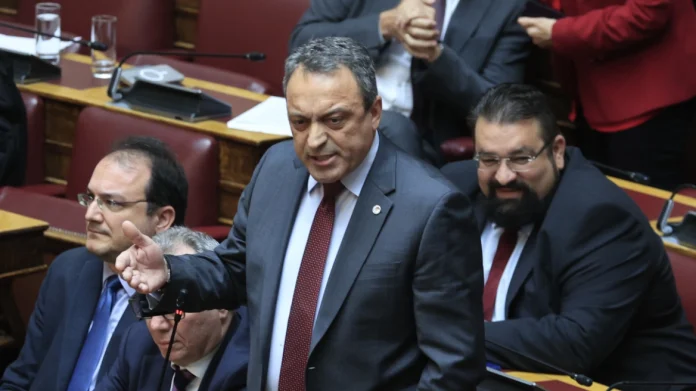 Υποκρυπτόμενος αρχηγός των Σπαρτιατών ήταν ο Ηλίας Κασιδιάρης, σύμφωνα με την απόφαση - Η Βουλή θα λειτουργήσει για πρώτη φορά στη Μεταπολίτευση με 297 μέλη